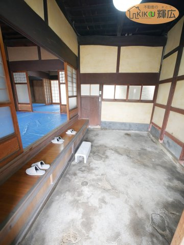 姫路市飾東町豊国　中古戸建の玄関