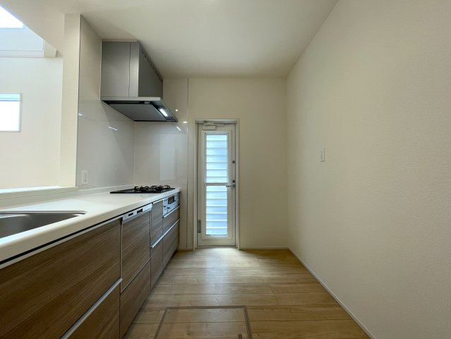 建売とは言え、こんなレベルだったら満足出来ませんか？同業者で住んでいる人も多い、プロに認められた逸品！それが、『旭区中沢３丁目』新築戸建のキッチン|キッチンでお料理をお楽しみください