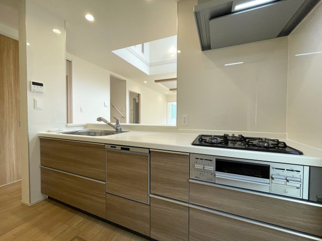 建売とは言え、こんなレベルだったら満足出来ませんか？同業者で住んでいる人も多い、プロに認められた逸品！それが、『旭区中沢３丁目』新築戸建のキッチン|使いやすいキッチンです