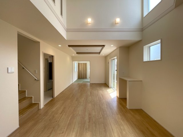 建売とは言え、こんなレベルだったら満足出来ませんか？同業者で住んでいる人も多い、プロに認められた逸品！それが、『旭区中沢３丁目』新築戸建の居間・リビング|おしゃれなリビングです