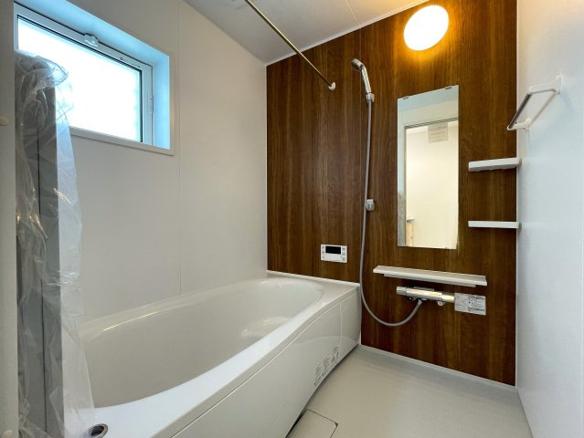 建売とは言え、こんなレベルだったら満足出来ませんか？同業者で住んでいる人も多い、プロに認められた逸品！それが、『旭区中沢３丁目』新築戸建の浴室|お風呂です