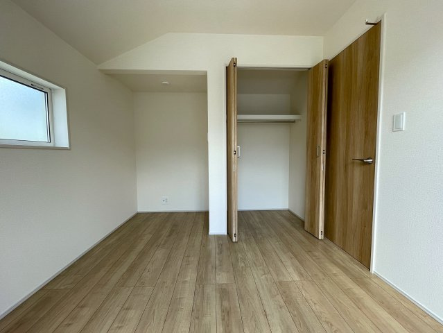 建売とは言え、こんなレベルだったら満足出来ませんか？同業者で住んでいる人も多い、プロに認められた逸品！それが、『旭区中沢３丁目』新築戸建の洋室|洋室です