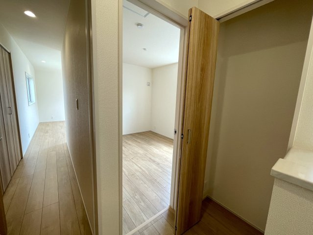 建売とは言え、こんなレベルだったら満足出来ませんか？同業者で住んでいる人も多い、プロに認められた逸品！それが、『旭区中沢３丁目』新築戸建の内装|内装は落ち着いています
