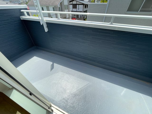 建売とは言え、こんなレベルだったら満足出来ませんか？同業者で住んでいる人も多い、プロに認められた逸品！それが、『旭区中沢３丁目』新築戸建のバルコニー|開放的で明るい空間を演出してくれるバルコニーです