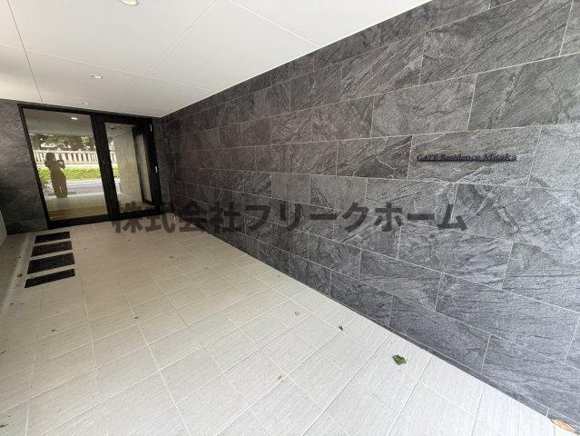 三鷹市上連雀４丁目の賃貸マンションのエントランス