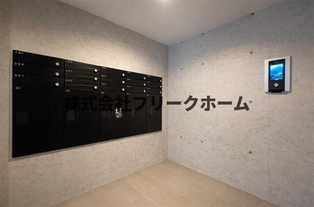 三鷹市上連雀４丁目の賃貸マンションのロビー