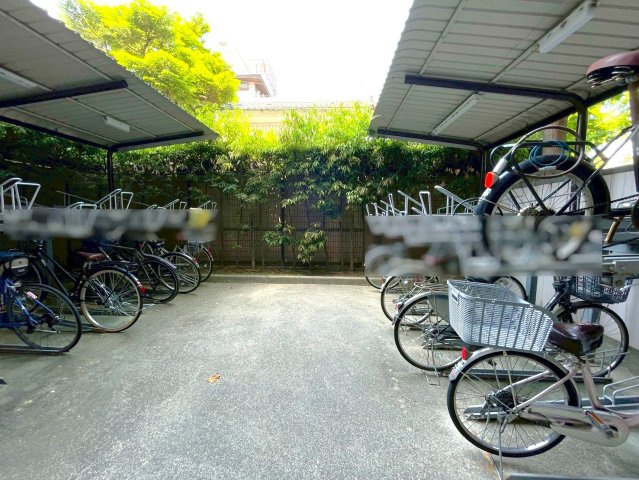 ◆２０２６年３月リフォーム完了◆南向き◆最上階◆収納豊富◆パルコート伏見桃山の駐輪場|駐輪場