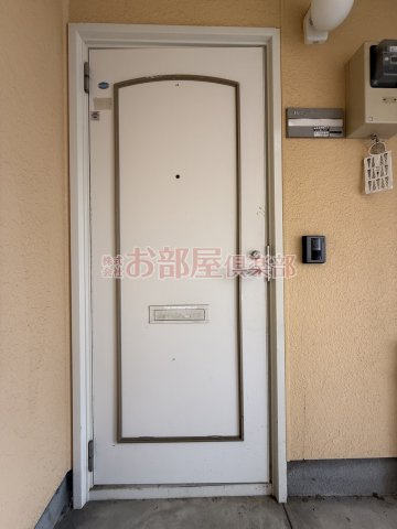 コーポリベールの玄関|収納もある玄関です
