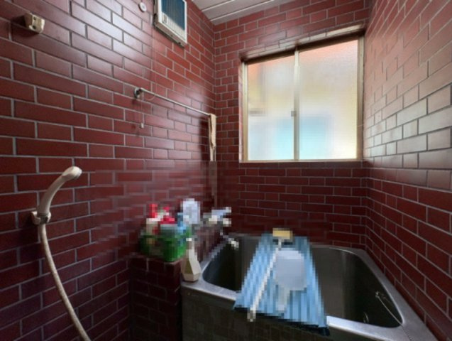 舞鶴市字余部上小字余部上の浴室|タイル張りのお風呂は、掃除がしやすいです！