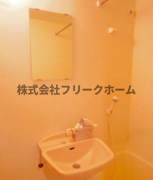 小金井市本町３丁目の賃貸マンションの洗面所