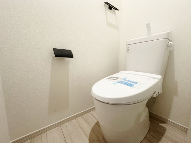 板橋区成増4丁目 全3棟 2号棟のトイレ|トイレは各階に設置しているので忙しい朝にも便利です