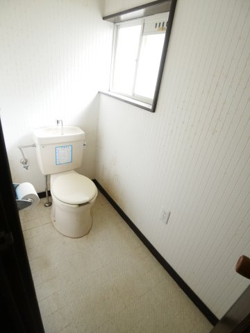 山口市宮野下の中古一戸建のトイレ