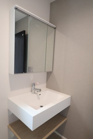《仲介手数料無料》練馬区東大泉７丁目24-27新築一戸建てリナージュの独立洗面台