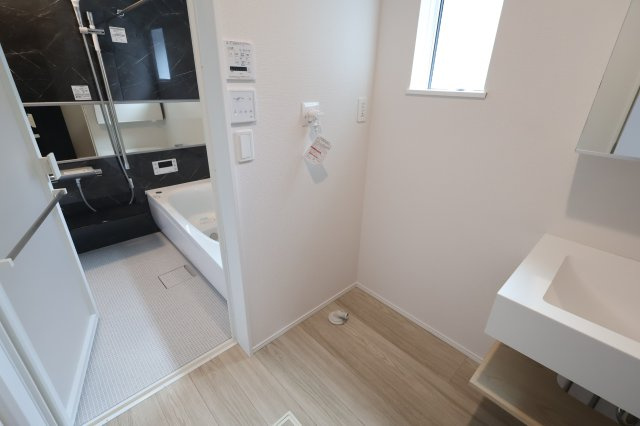 《仲介手数料無料》練馬区東大泉７丁目24-27新築一戸建てリナージュのランドリースペース