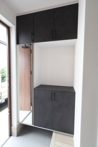 《仲介手数料無料》練馬区東大泉７丁目24-27新築一戸建てリナージュの玄関