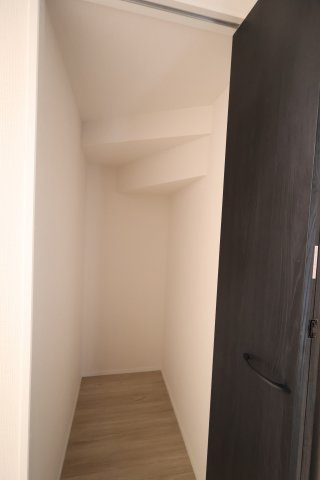 《仲介手数料無料》練馬区東大泉７丁目24-27新築一戸建てリナージュの収納
