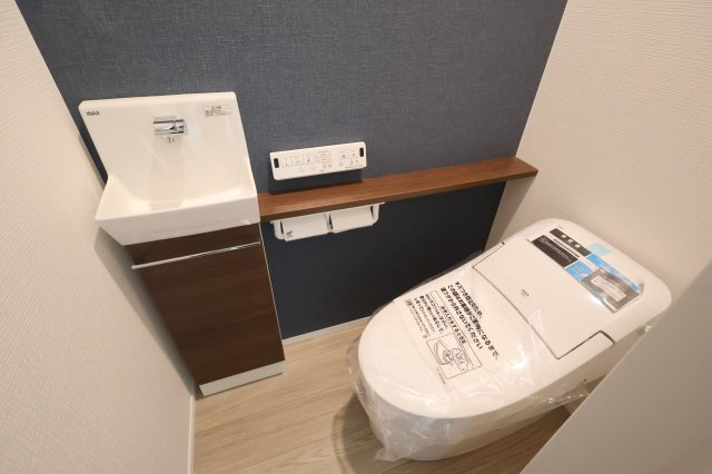 《仲介手数料無料》練馬区東大泉７丁目24-27新築一戸建てリナージュのトイレ