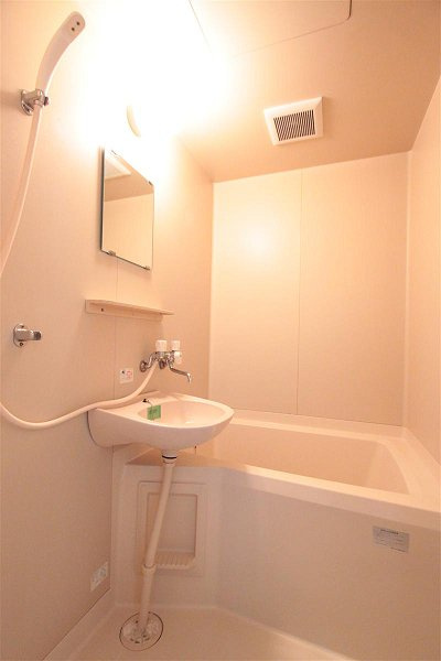 飯能市大字中山のアパートの浴室|バス・トイレ別タイプです　※別部屋写真につき若干相違有