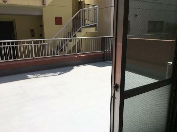 岩瀬マンションのバルコニー