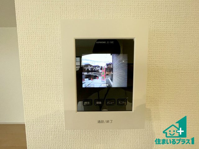 ★31(土)1(日)3(祝)現地見学可能！★京都市伏見区醍醐柿原町　第2期　新築一戸建ての防犯設備|カラーモニターインターホン！声だけでなく来訪者の姿や顔がモニターで確認できるので、小さなお子様がいらっしゃるご家庭でも安心できます！