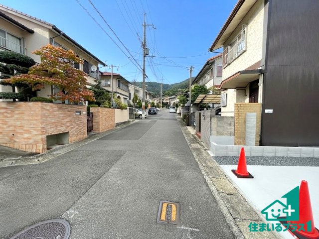 ★31(土)1(日)3(祝)現地見学可能！★京都市伏見区醍醐柿原町　第2期　新築一戸建ての前面道路含む現地写真|周辺は閑静な住宅街！前面道路広々で車の出し入れも便利です。駐車が苦手な方でも安心して車庫入れできます！
