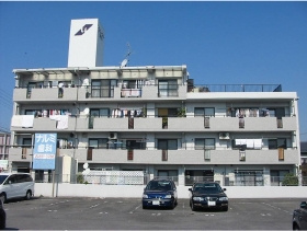 ユニーブル薬師山の駐車場