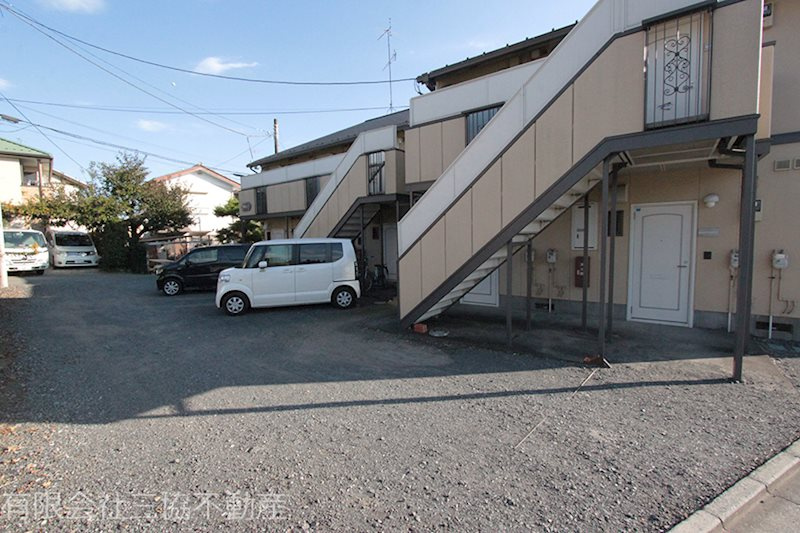 飯能市大字中山のアパートの外観|敷地内駐車場（月額3,000円）要空確認
