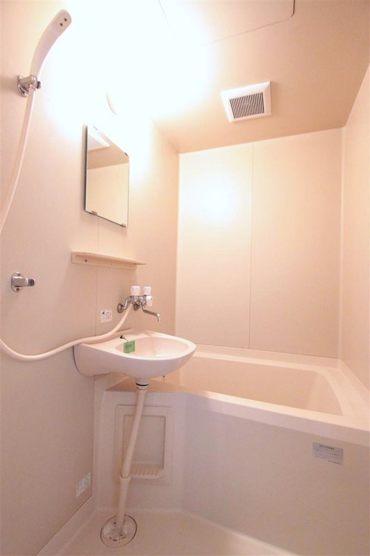 飯能市大字中山のアパートの浴室|バス・トイレ別タイプ　※別部屋同間取り写真につき若干相違有