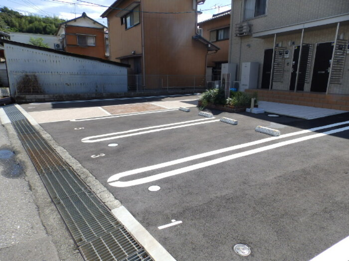 シャルムＡＺＯＮＯの駐車場|駐車場