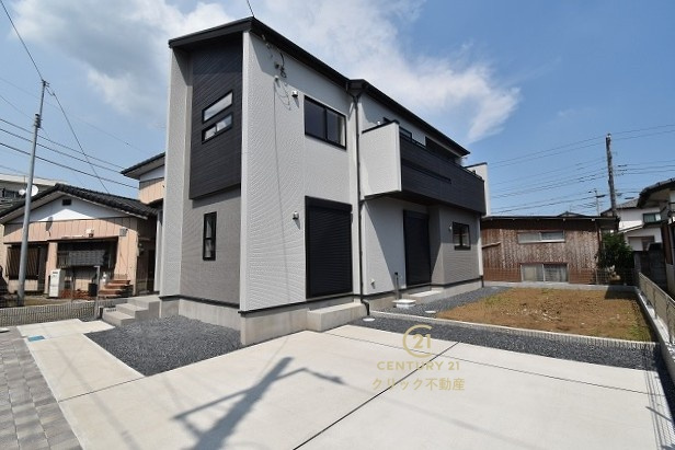 ブルーミングガーデン  水戸市堀町　4期　限定1棟！の駐車場|新築戸建てを購入する際、庭付き、駐車場付きは大変魅力的です。十分な駐車スペースがあれば、ご家族様それぞれが車をご所有の場合や来客の際も安心です。