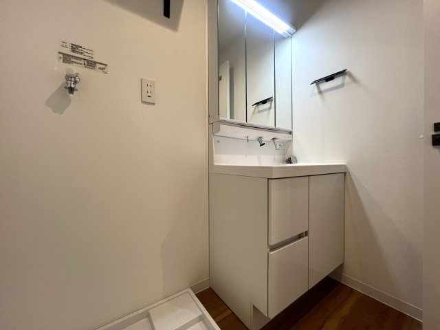 住環境も室内環境も求めるアナタにぴったり！南東角部屋の最強部屋位置！Wdooyを存分にお楽しみください！な、～パークハイツ上星川～リフォームの独立洗面台|独立洗面台、朝の身支度には欠かせません