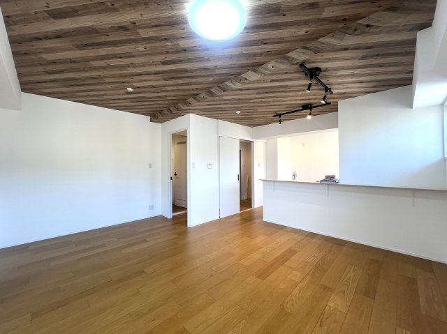 住環境も室内環境も求めるアナタにぴったり！南東角部屋の最強部屋位置！Wdooyを存分にお楽しみください！な、～パークハイツ上星川～リフォームの居間・リビング|ゆったり過ごせるリビングです