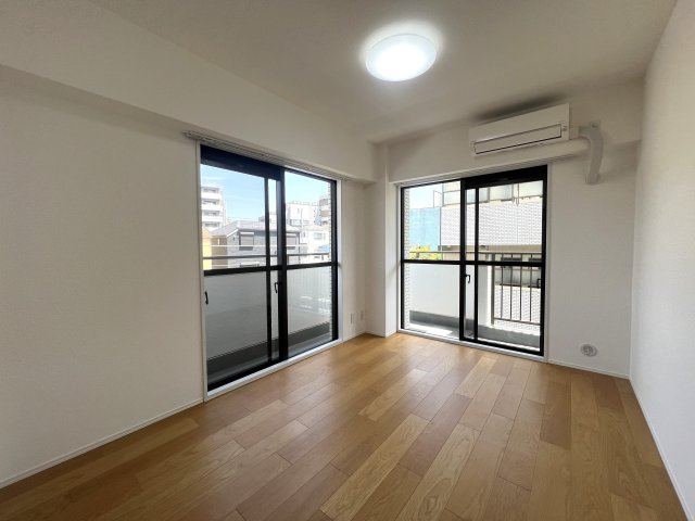 住環境も室内環境も求めるアナタにぴったり！南東角部屋の最強部屋位置！Wdooyを存分にお楽しみください！な、～パークハイツ上星川～リフォームの居間・リビング|おしゃれな居間です