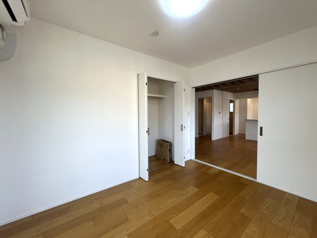 住環境も室内環境も求めるアナタにぴったり！南東角部屋の最強部屋位置！Wdooyを存分にお楽しみください！な、～パークハイツ上星川～リフォームの洋室|明るい洋室です