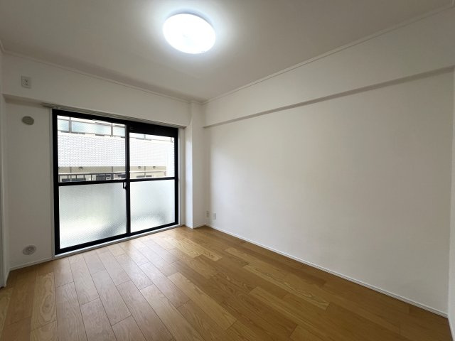 住環境も室内環境も求めるアナタにぴったり！南東角部屋の最強部屋位置！Wdooyを存分にお楽しみください！な、～パークハイツ上星川～リフォームの洋室|個人の部屋や寝室として使える洋室です