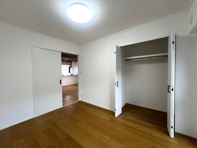 住環境も室内環境も求めるアナタにぴったり！南東角部屋の最強部屋位置！Wdooyを存分にお楽しみください！な、～パークハイツ上星川～リフォームの洋室|ゆったりした洋室です
