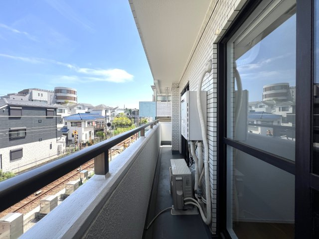 住環境も室内環境も求めるアナタにぴったり！南東角部屋の最強部屋位置！Wdooyを存分にお楽しみください！な、～パークハイツ上星川～リフォームのバルコニー|落ち着いた時間を過ごせるバルコニーです