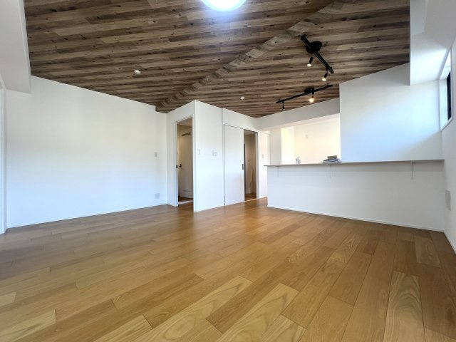 住環境も室内環境も求めるアナタにぴったり！南東角部屋の最強部屋位置！Wdooyを存分にお楽しみください！な、～パークハイツ上星川～リフォームの居間・リビング|おしゃれな居間です
