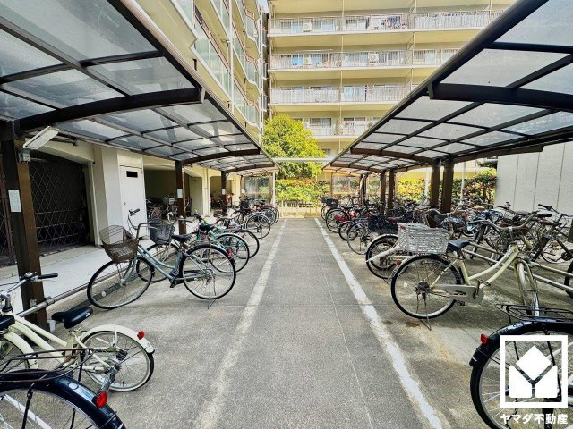 コトーハイツ伏見稲荷A棟の駐輪場