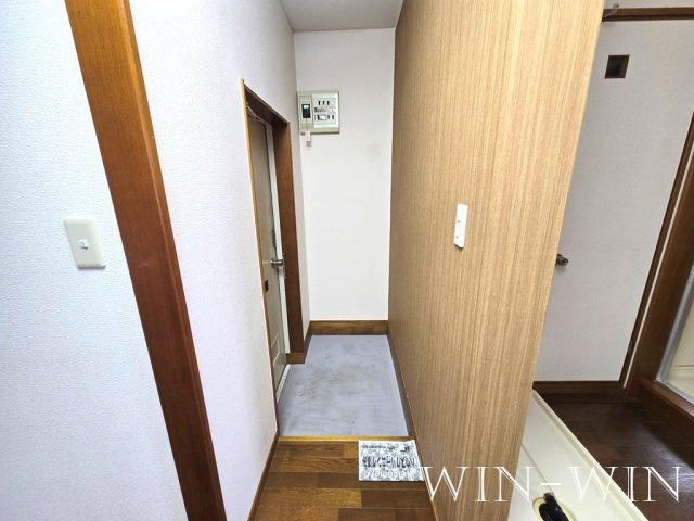 ヒルトップ本郷 Bの玄関