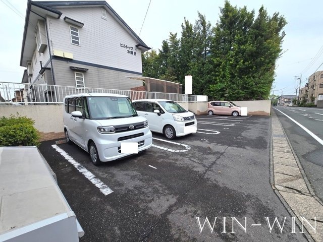ヒルトップ本郷 Bの駐車場