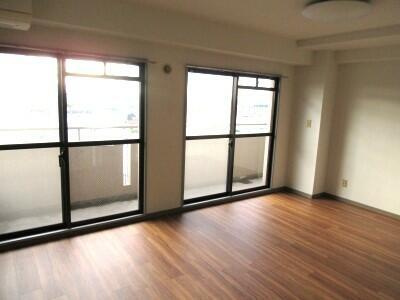 【居間・リビング】 | フラットフォーレスト | 他の部屋の写真を使用していま… 