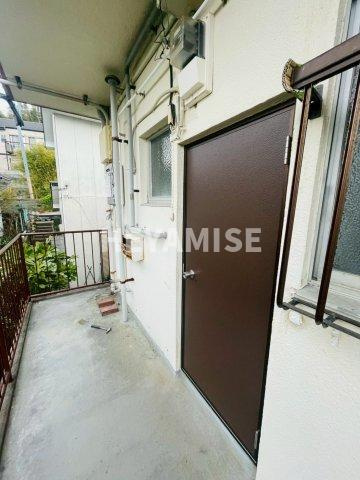 PEACE HOME 白木のエントランス