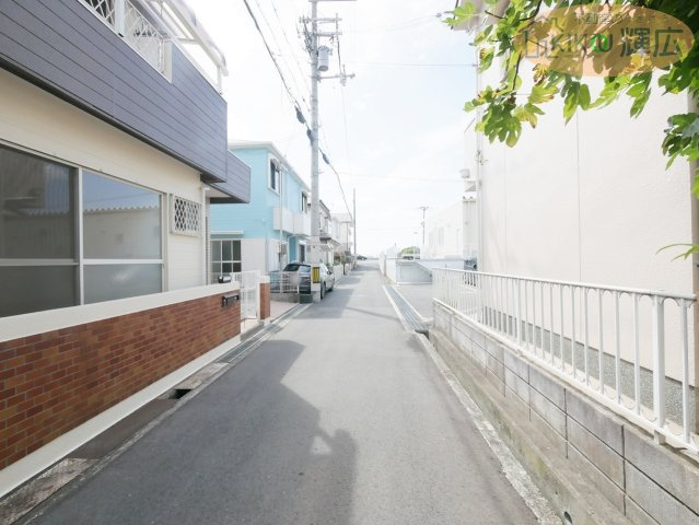 明石市魚住町清水　中古戸建の前面道路含む現地写真