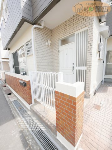明石市魚住町清水　中古戸建の玄関