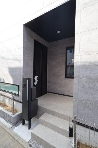 《仲介手数料無料》練馬区平和台２丁目21-5新築一戸建てケイアイグレイスの玄関