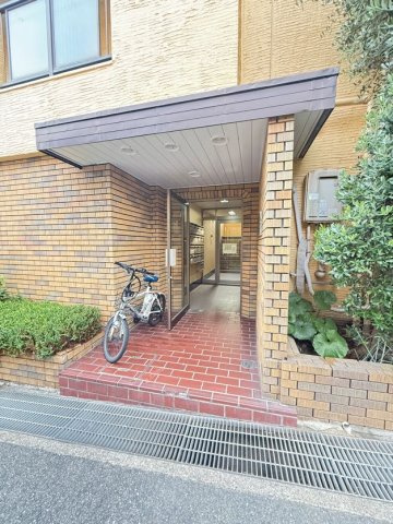 ハイメゾン岡本のエントランス