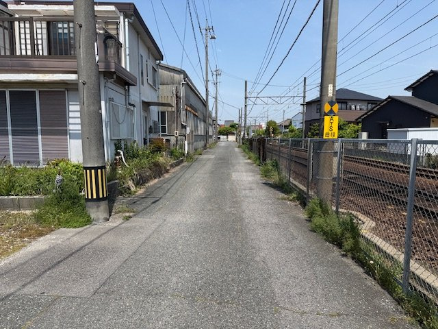 常滑市西之口2丁目　中古戸建の前面道路含む現地写真|道路に南東側に面しているので陽当り良好です
