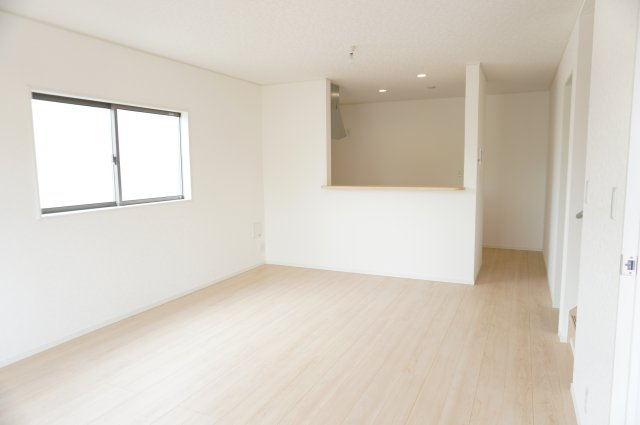 草加市瀬崎5丁目 新築分譲住宅 全10棟 2号棟の居間・リビング