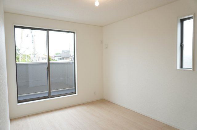 草加市瀬崎5丁目 新築分譲住宅 全10棟 2号棟の洋室|8帖